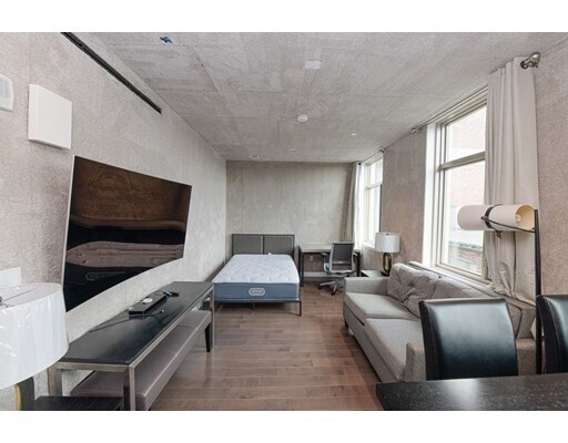 Foto del edificio - 43 Westland Ave