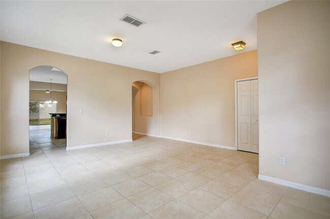 Foto del edificio - 14107 Golden Rain Tree Blvd