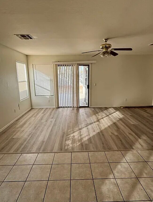 Foto del edificio - 10810 W Edgemont Ave