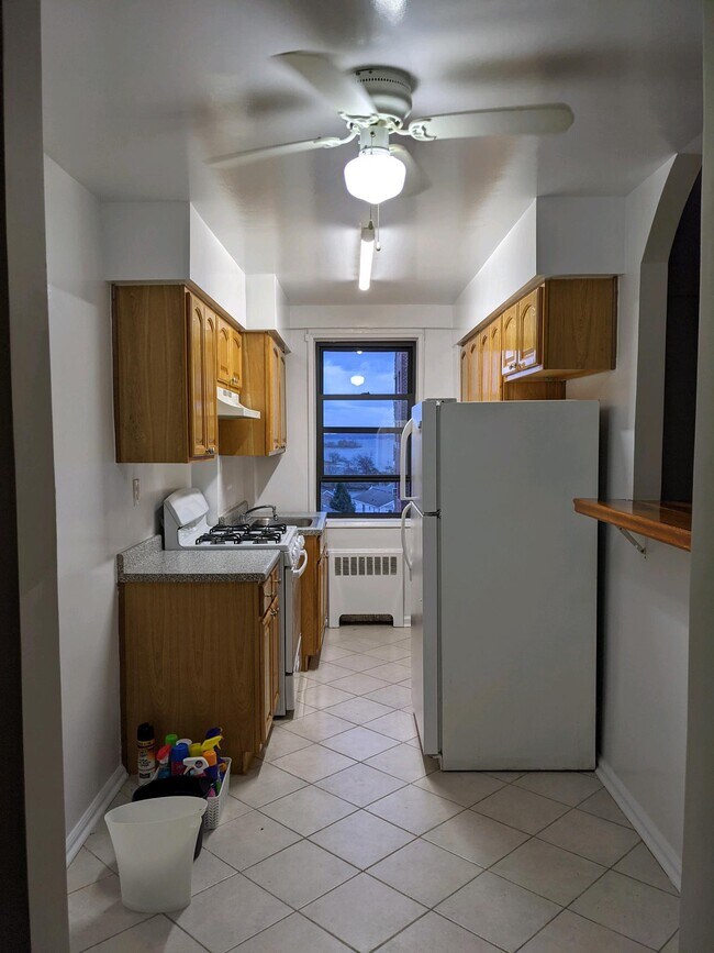 Building Photo - 490 Pelham Rd