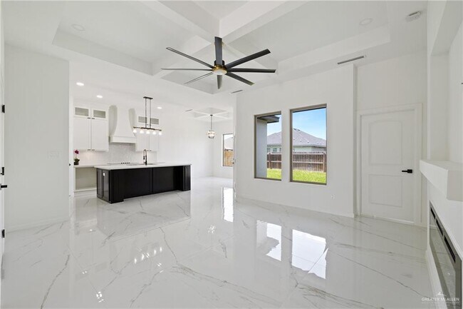 Building Photo - 2613 E Comal Rd