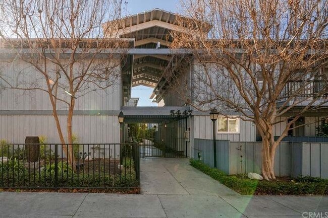 Building Photo - 5447 Zelzah Ave