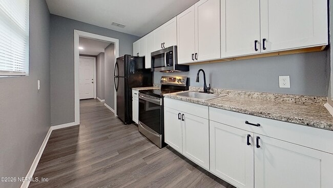 Building Photo - 535 W 59th St