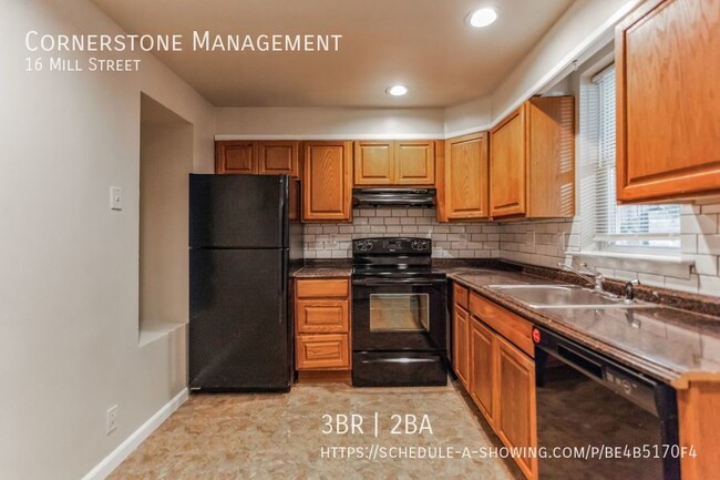 Building Photo - Newly Renovated 3BR 1Bath Townhouse - Priv...