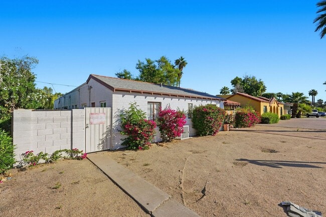 Building Photo - Great complex in Central Phoenix