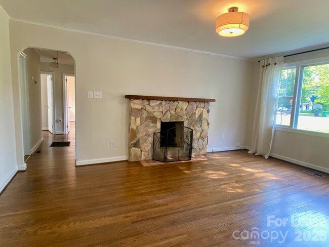 Foto del edificio - 5300 Buckingham Dr