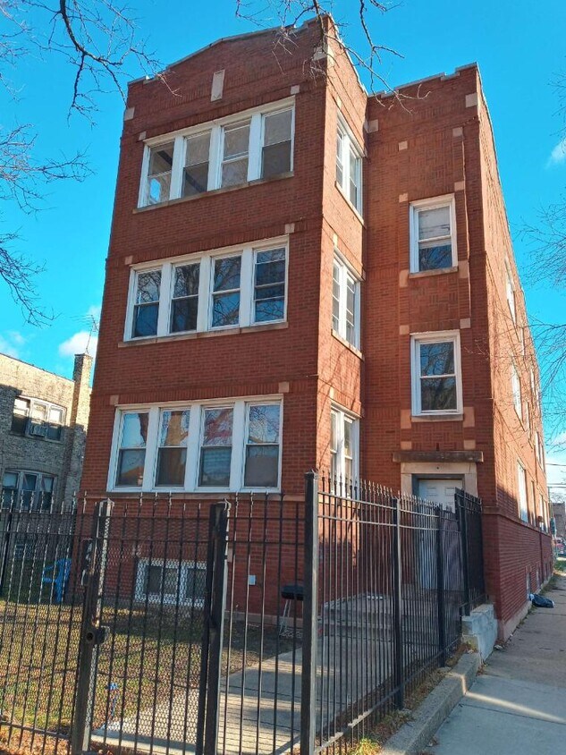 Primary Photo - 7757 S Marshfield Ave