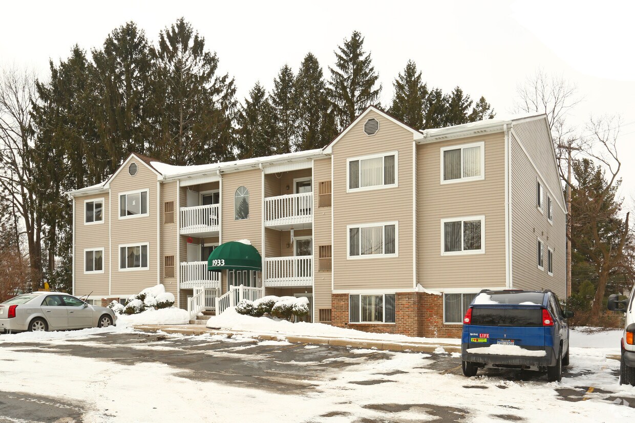Foto principal - Grossbeck Pines Apartments