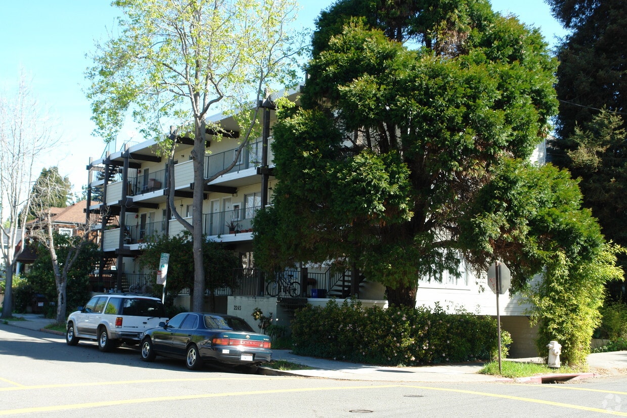 Primary Photo - 2245 Mckinley Ave