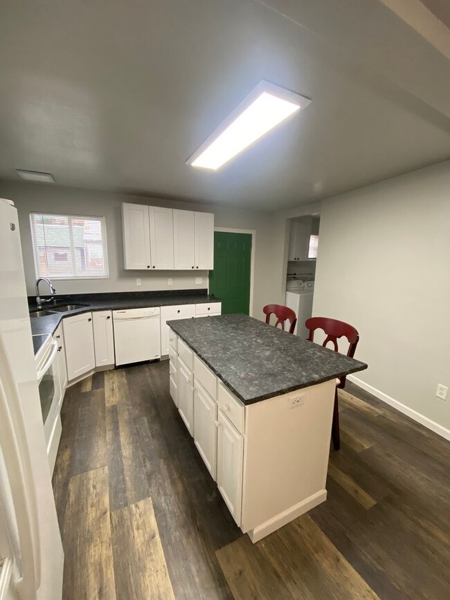 Building Photo - Newly Updated 2 Bedroom 1 Bath in Klickitat