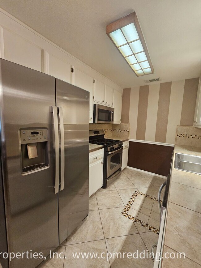 Foto del edificio - Super Cute House in East Redding With Atta...