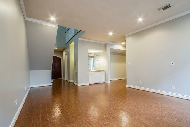 Building Photo - 2816 Bering Dr
