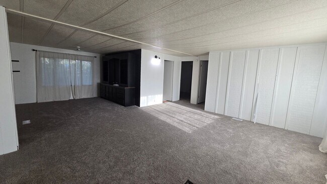 Foto del edificio - Welcome to this 3-bedroom, 2-bathroom home...