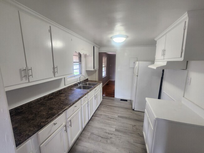 Foto del edificio - 604 12th Ave NW