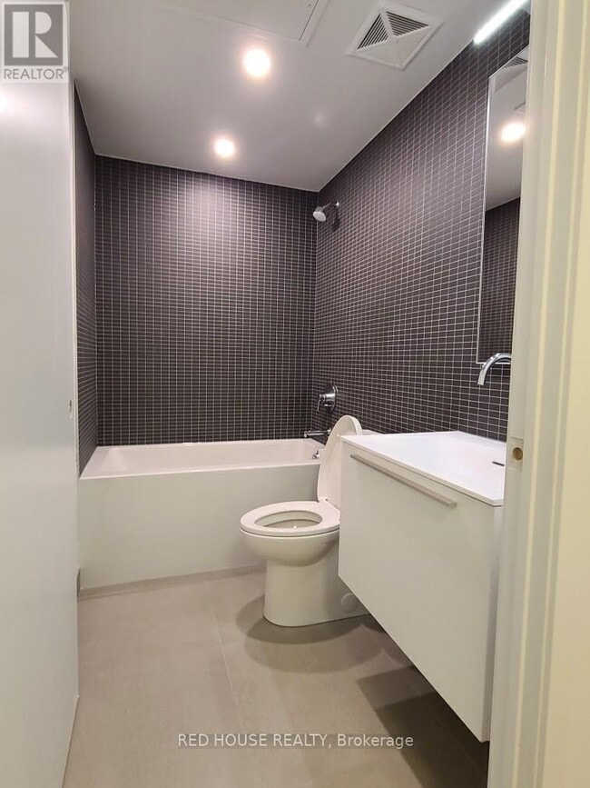 Building Photo - 2720 Dundas St W