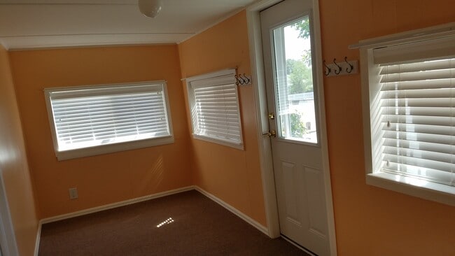 Building Photo - 2 bedroom 1 bath