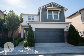 Building Photo - 1325 E Via Viola Way