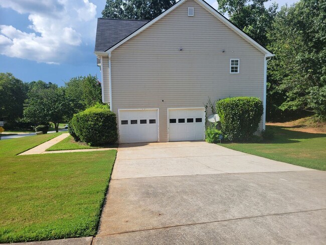 Foto del edificio - Charming 4 BR 3 BT House in Covington