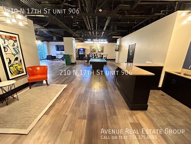 Building Photo - 210 N 17th St
