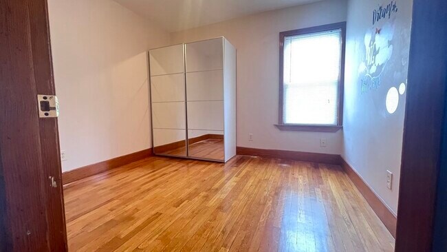 Building Photo - 755 Norwest Dr