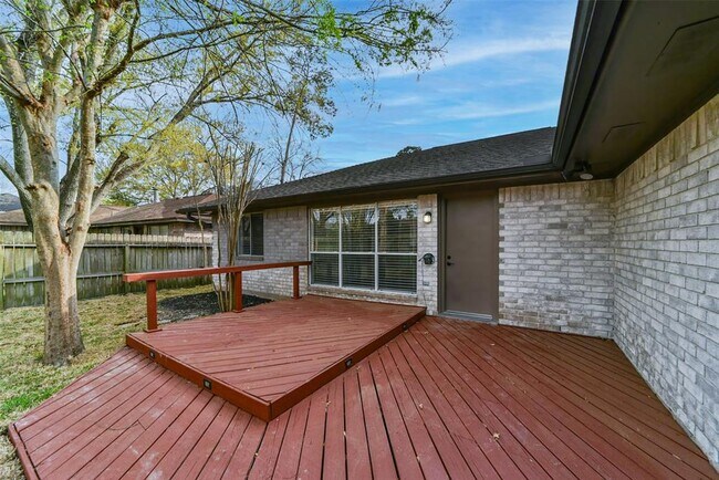 Foto del edificio - 2511 Pine Cone Dr