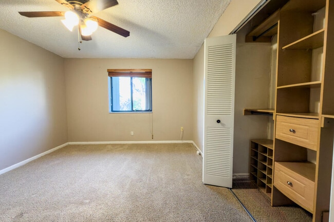 Building Photo - 930 SW 9th St Cir