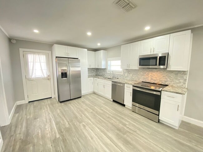 Building Photo - 241 E Church Ave