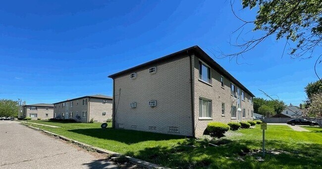 Foto del edificio - 16480 E 9 Mile Rd