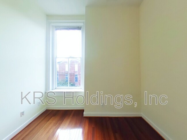 Photo - 123 E Broad St Apartment