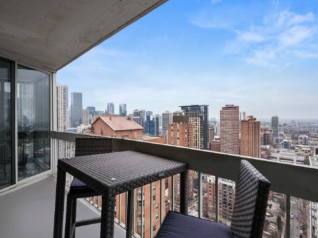 Building Photo - 867 North Dearborn Street