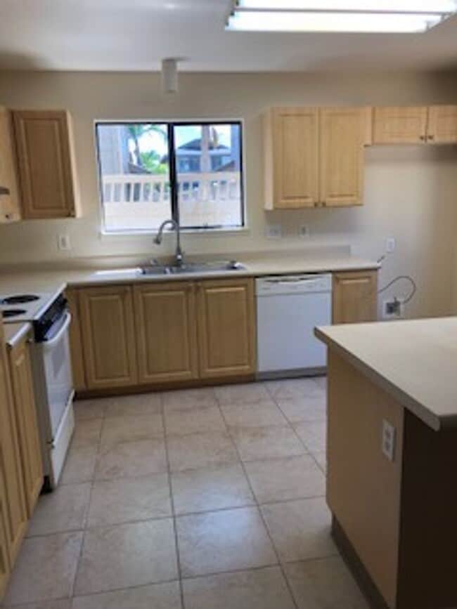 Building Photo - MUST SEE!!  Kapolei Kai 4/3