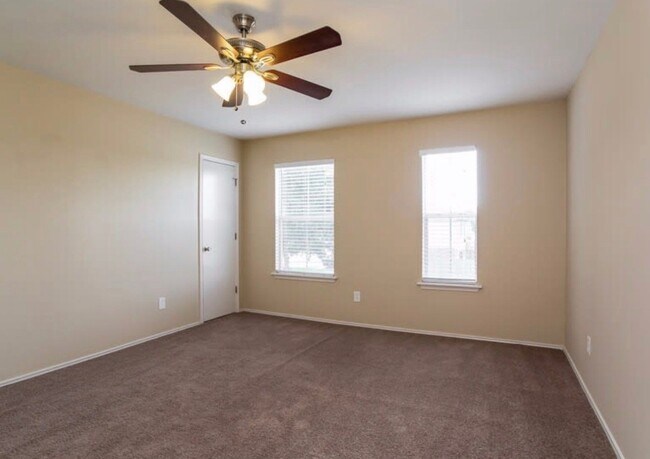 Foto del edificio - 7134 Cheshire Park Rd