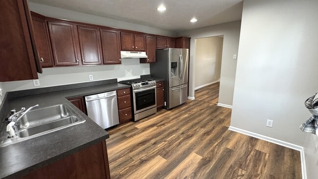 Building Photo - 321 E Tennessee St