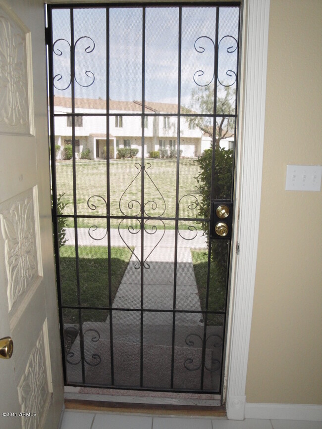 Building Photo - 6523 S La Corta Dr