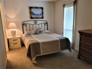 Building Photo - 5 Pine Tree Rd