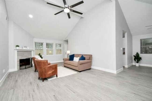 Building Photo - 5215 Rivertree Ln