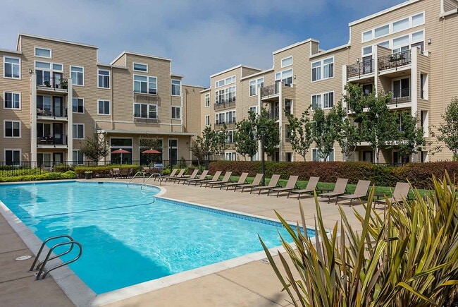 Building Photo - The Courtyards at 65th Street
