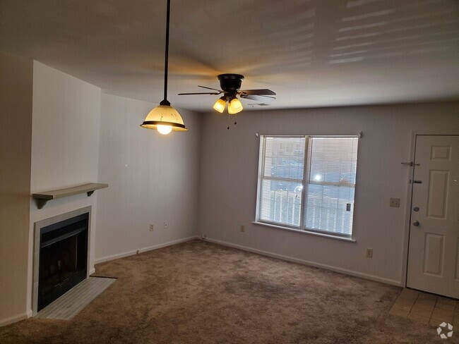 Building Photo - 139 Country Town Dr