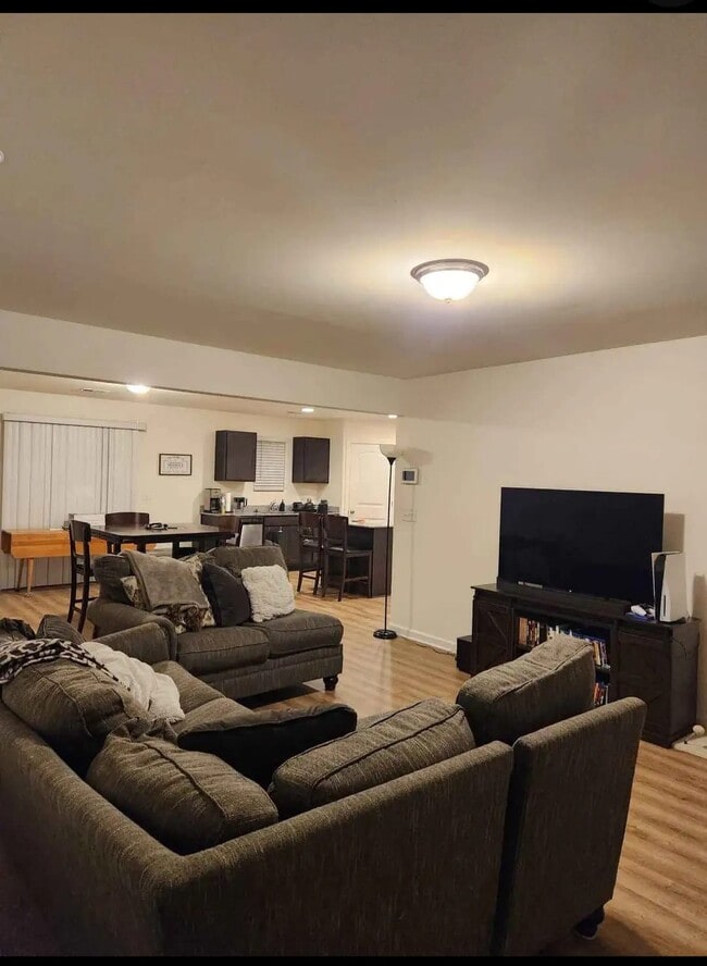 Building Photo - 422 Seaborn Cir