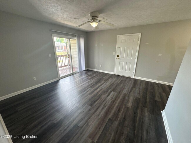 Foto del edificio - 4103 Blue Creek Ct