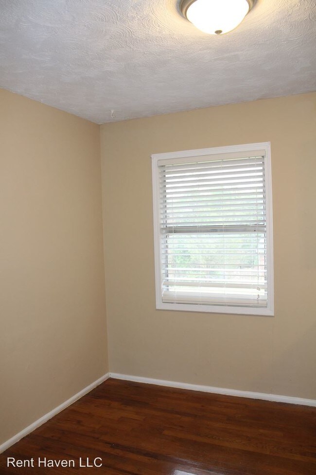 Building Photo - 3824 Hearn Dr