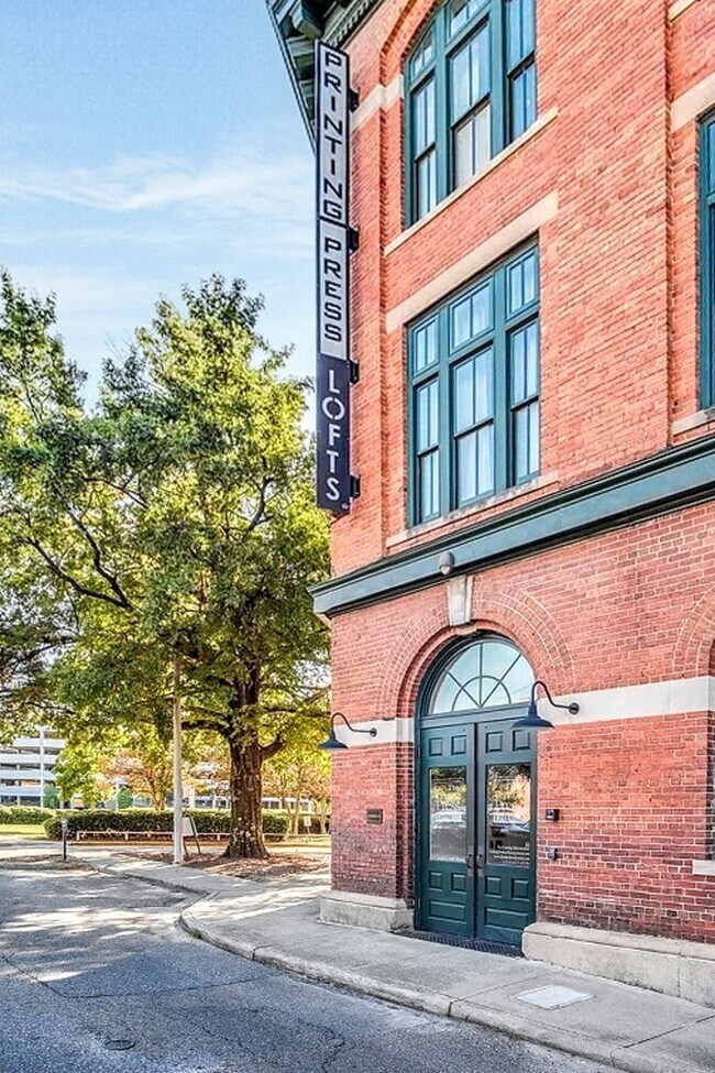 Foto del edificio - 215 N Court St