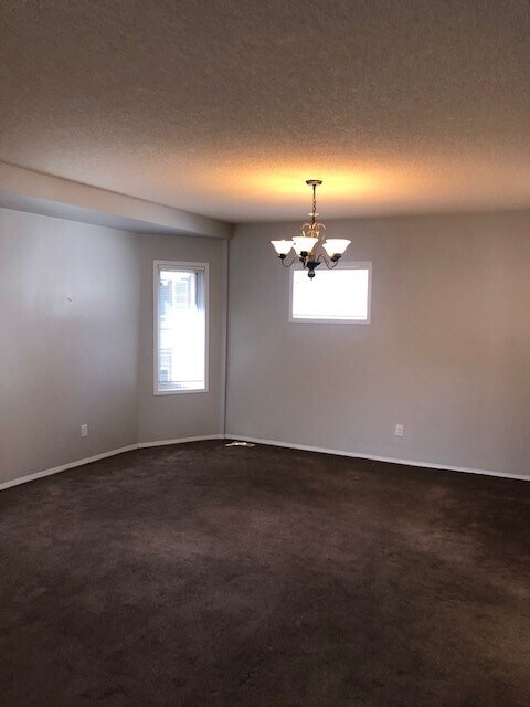 Photo du bâtiment - Downtown House in the very desirable Oliver Area!