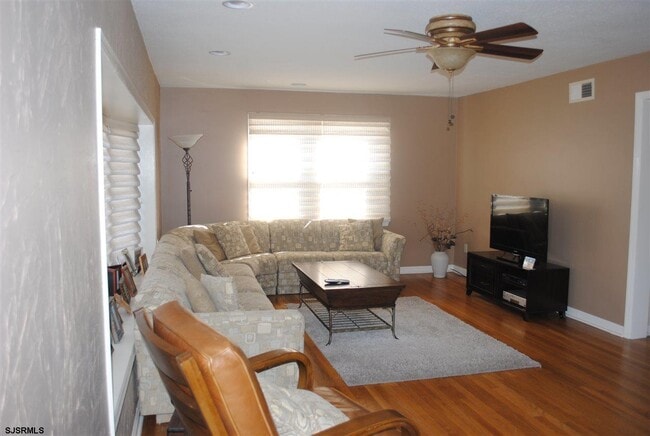 Foto del edificio - 110 N Gladstone Ave