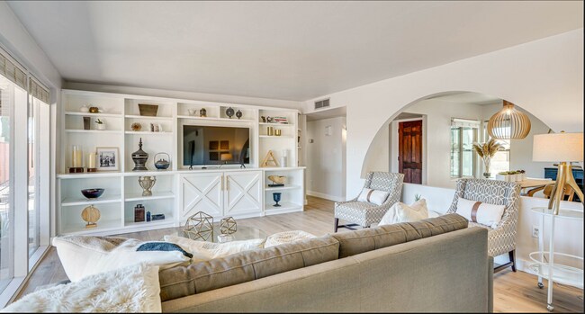 Sala de estar - 2217 S Oak Park Dr