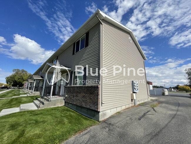 Building Photo - 345 S Byron Ave