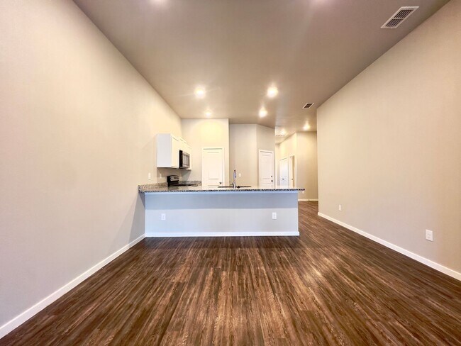 Foto del edificio - 2120 N Avenue K