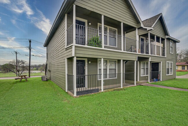 Building Photo - 341 Ware Dr