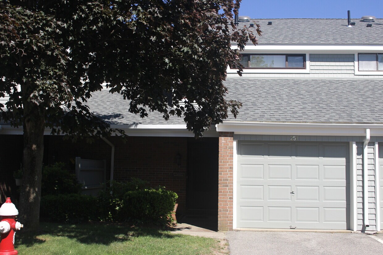 251 Greenbrook Dr, Stoughton, MA 02072 Townhome Rentals in Stoughton