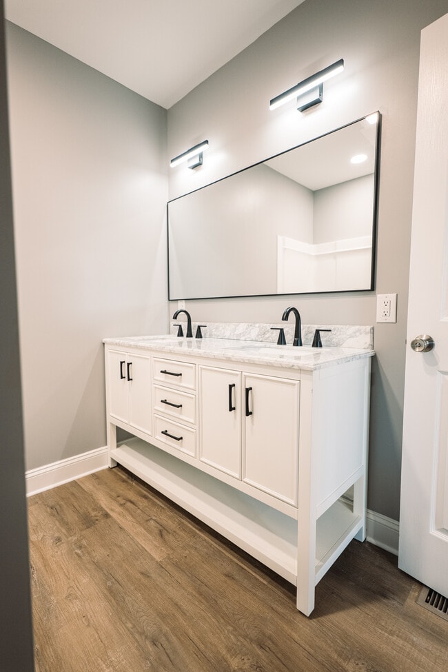 Building Photo - Unit A